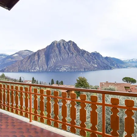 3 Bedroom Amazing In Apartment Riva di Solto