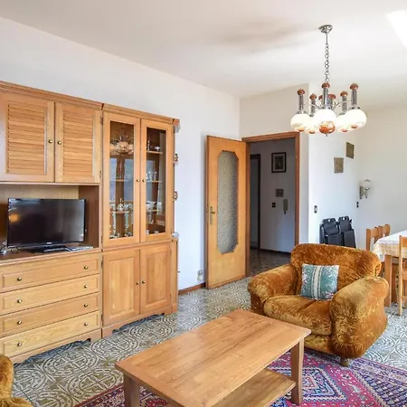 3 Bedroom Amazing In Apartment *