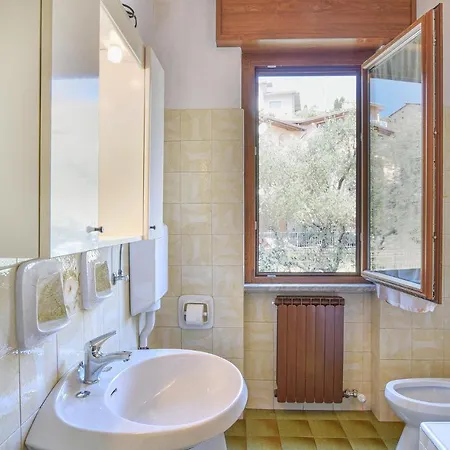 3 Bedroom Amazing In * Riva di Solto