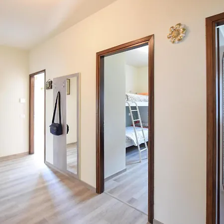 Apartment 3 Bedroom Lovely In Riva di Solto