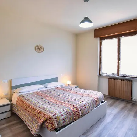 3 Bedroom Lovely In Apartment Riva di Solto
