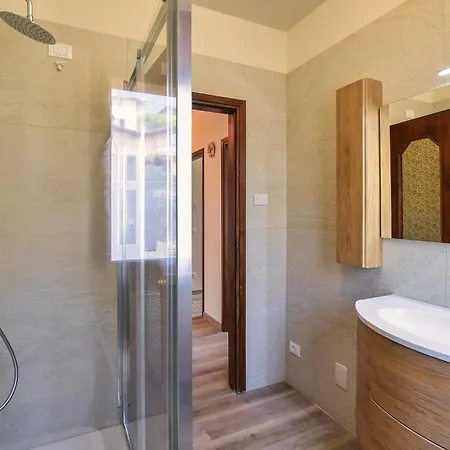 Apartment 3 Bedroom Lovely In
