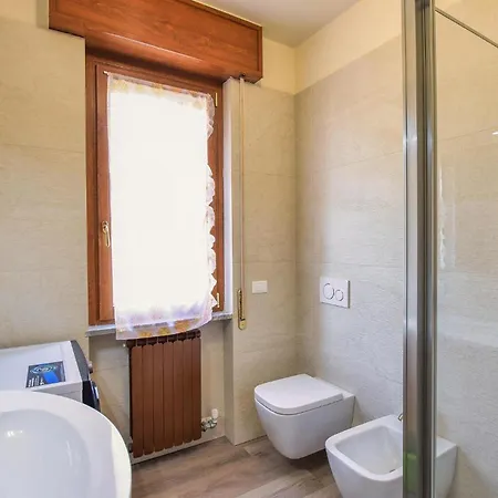 3 Bedroom Lovely In Apartment Riva di Solto